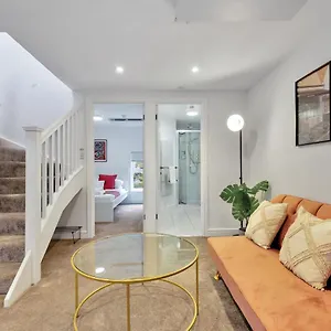 Apartment Long In The Centre With Free Parking, Gloucester